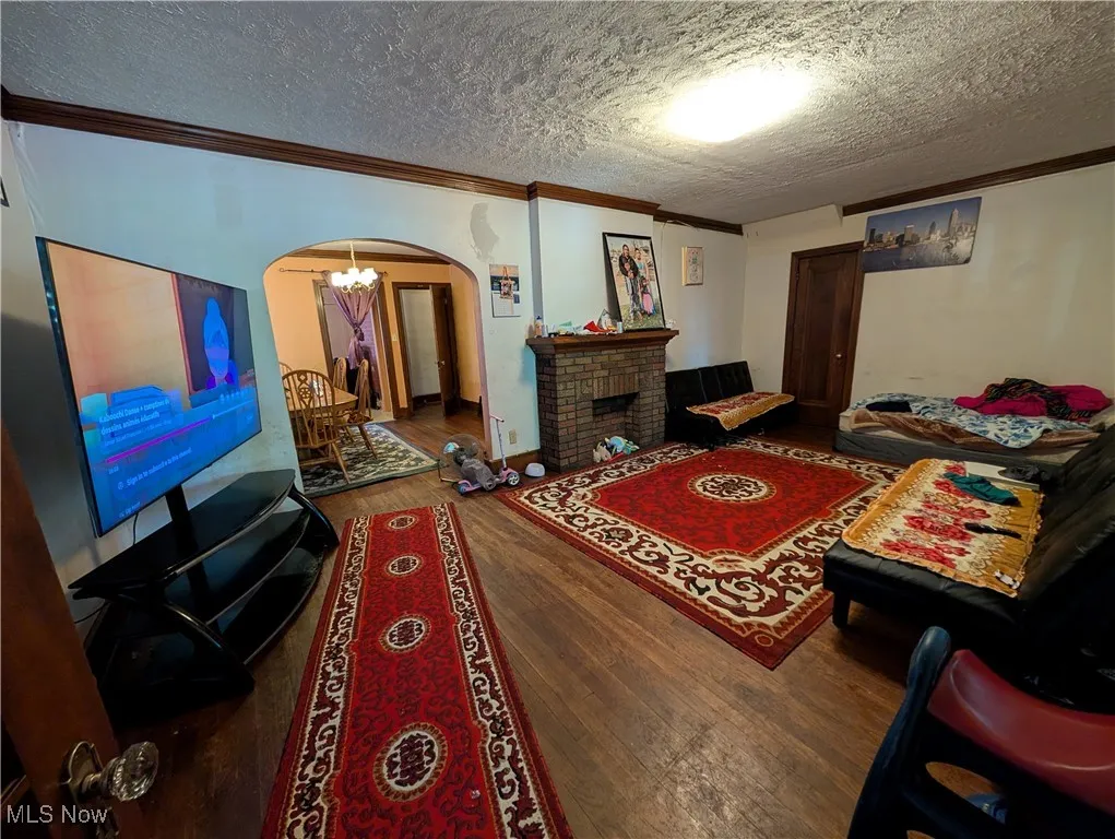 759 & 761 N Howard St Akron, OH 44310 is a Duplex. Both units are 2 bedroom 1 bath and both are occupied.