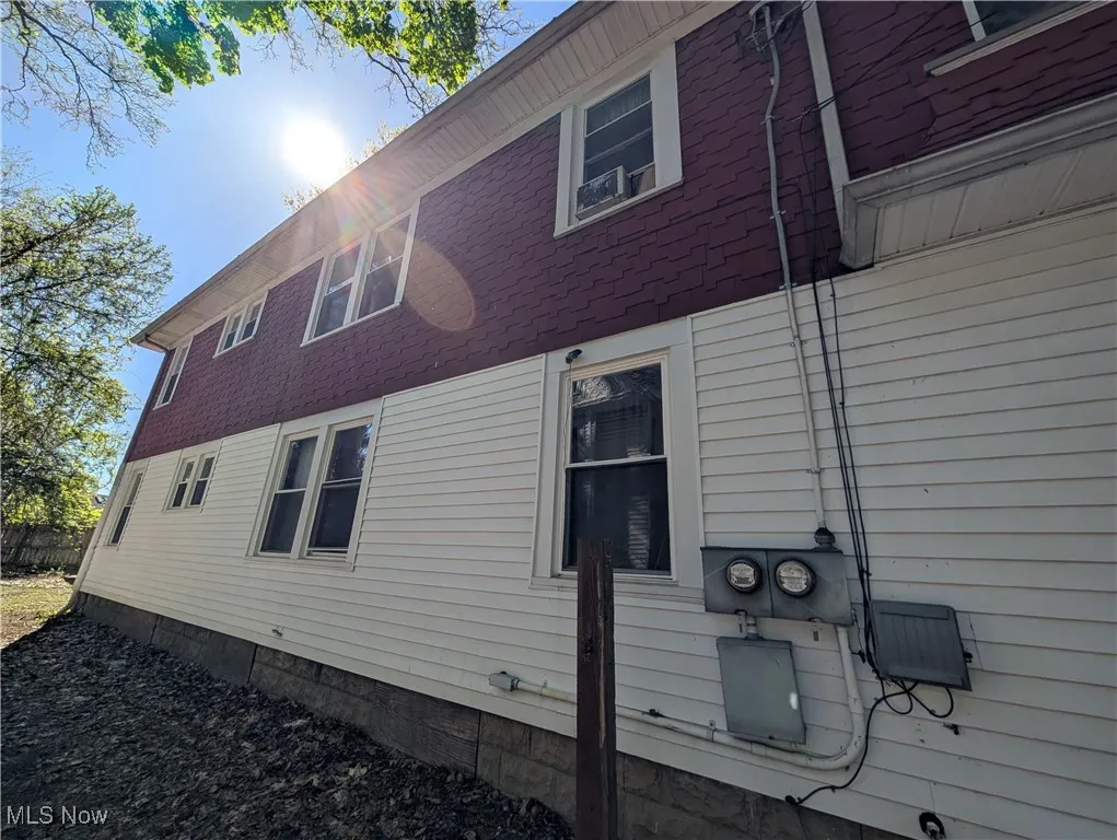 759 & 761 N Howard St Akron, OH 44310 is a Duplex. Both units are 2 bedroom 1 bath and both are occupied.