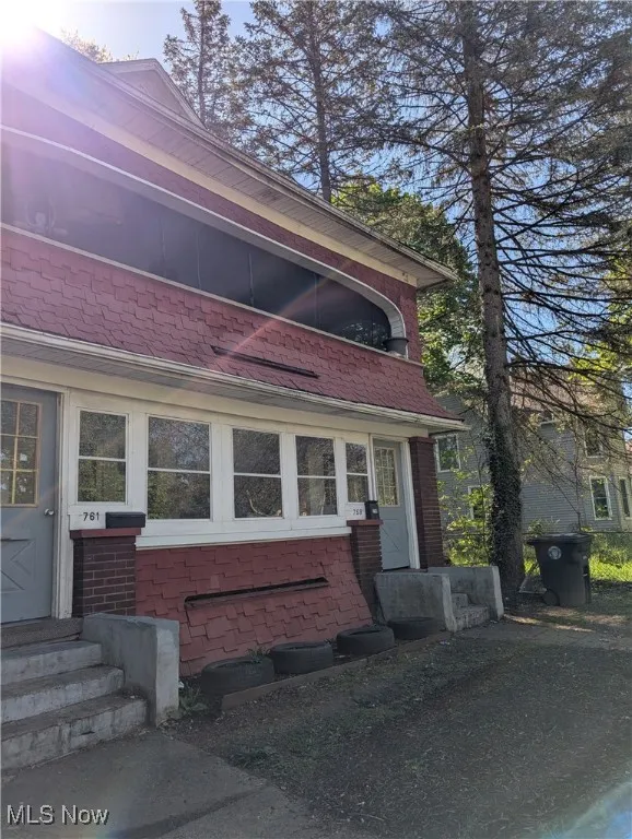 759 & 761 N Howard St Akron, OH 44310 is a Duplex. Both units are 2 bedroom 1 bath and both are occupied.
