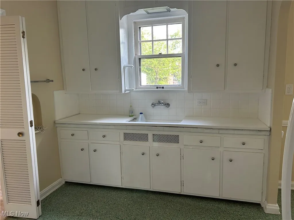 Convenient kitchen, freshly painted
