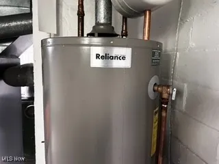 Hot water tank