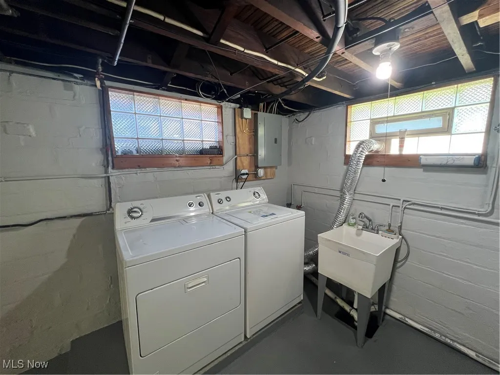 Washer Dryer and Electrial panel w/breakers