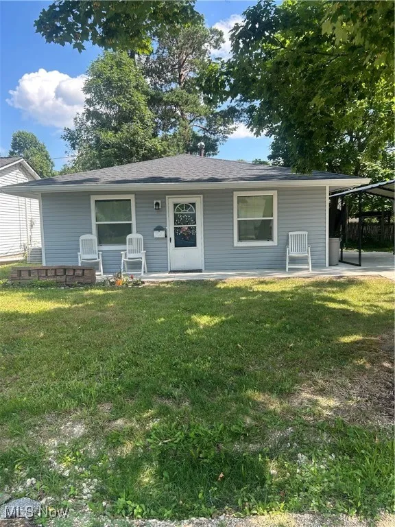View of front of house featuring a front yard and a carport