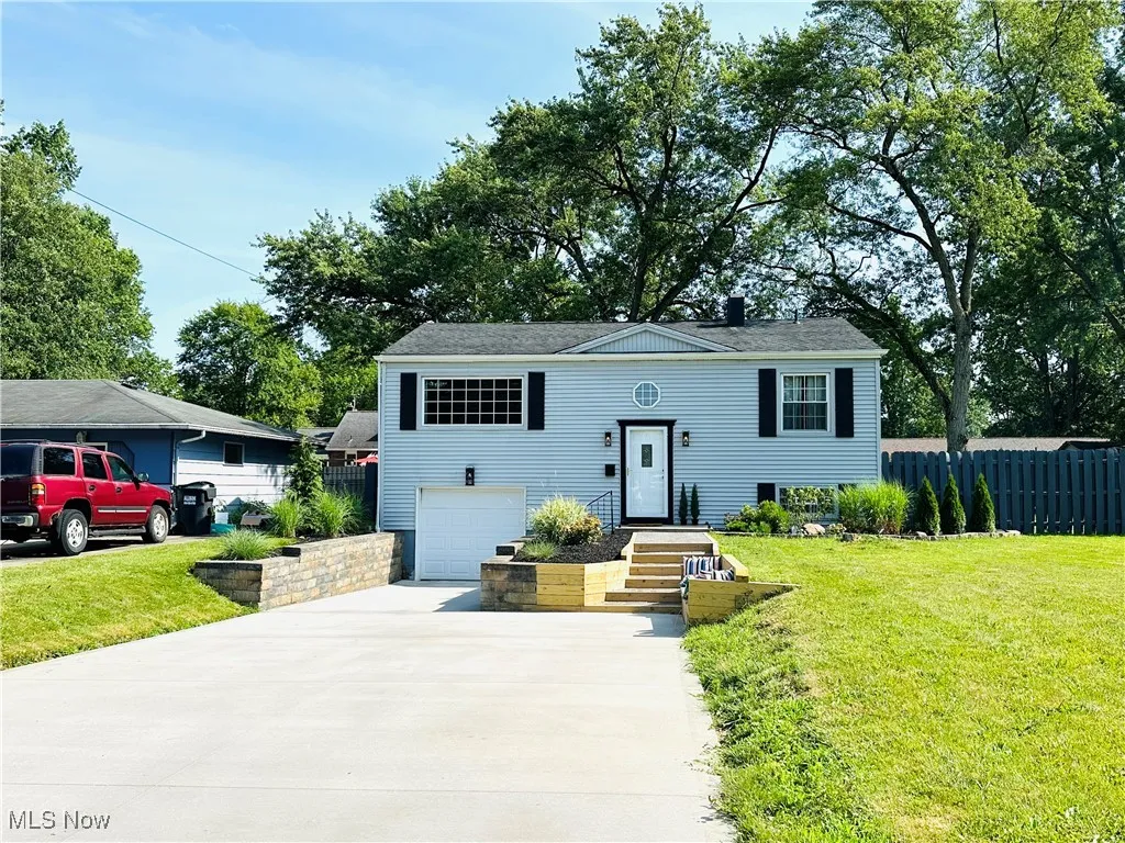 Bi-level home w/brand new concrete driveway and an attached garage