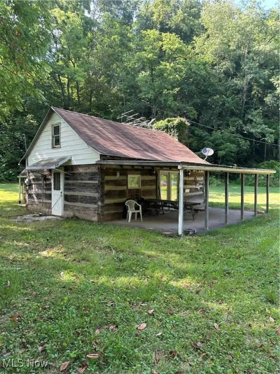 Side and Front view of the log cabin with Front porch