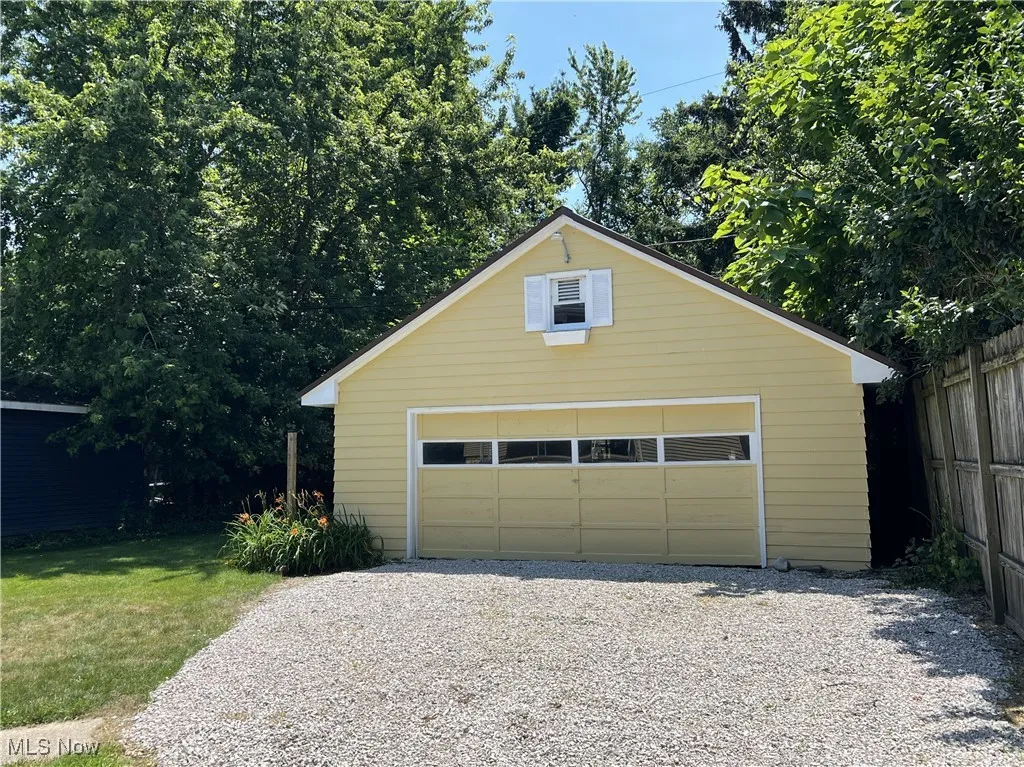 Detached 2 -car garage 24 x 26