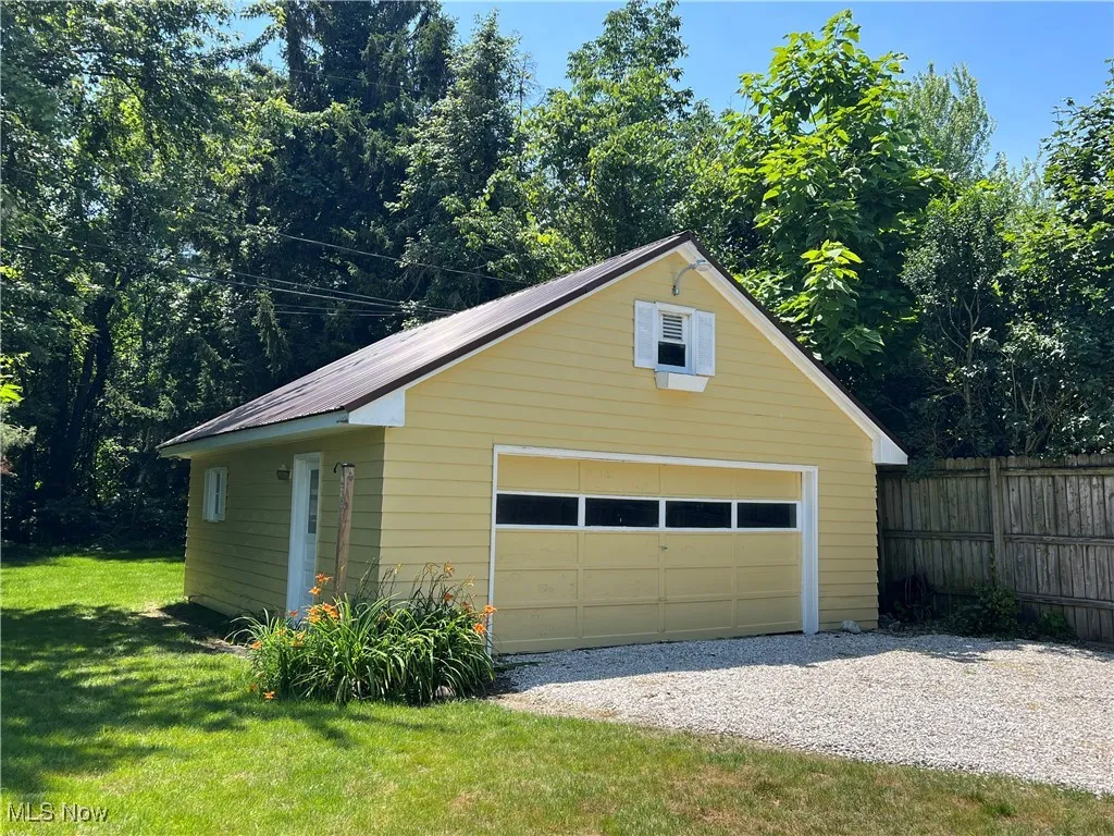 Detached 2 -car garage 24 x 26