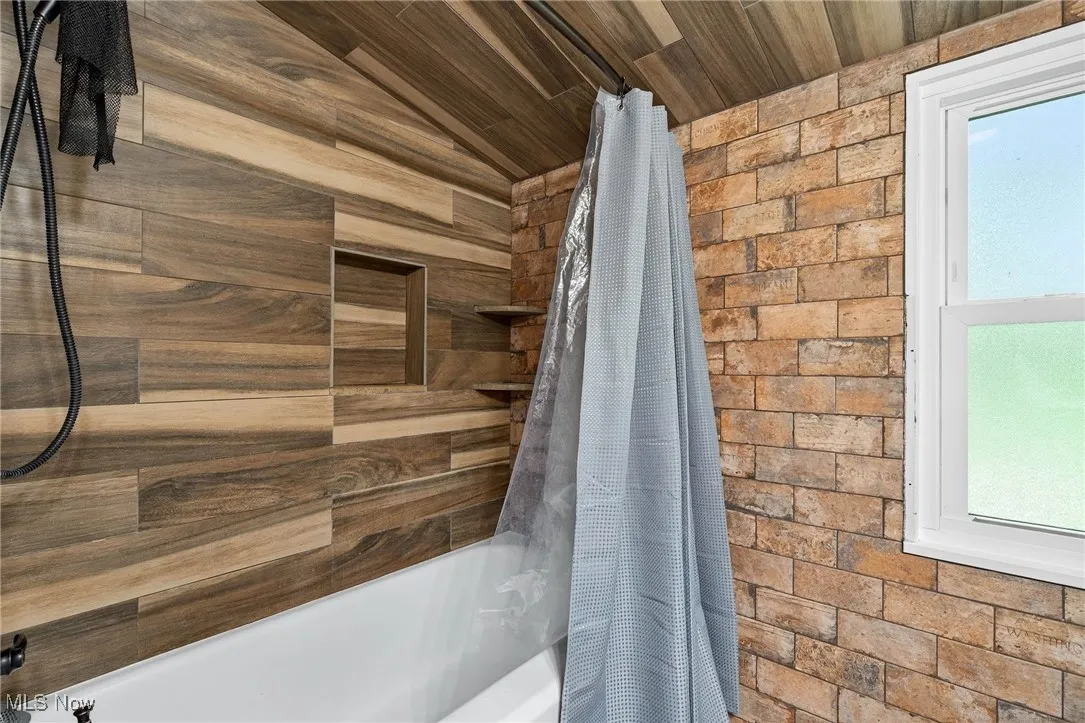 Main Bath 2nd floor- completely renovated