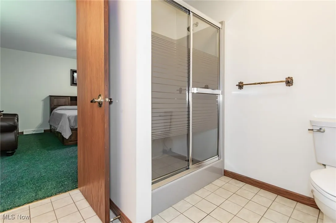 master bedroom bathroom