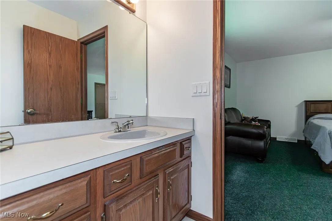 master bedroom bathroom