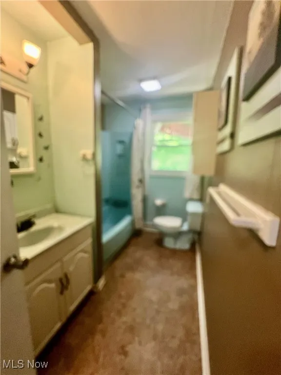 Full bath with vanity and shower / washtub combination