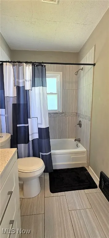 Bathroom with shower / tub combo