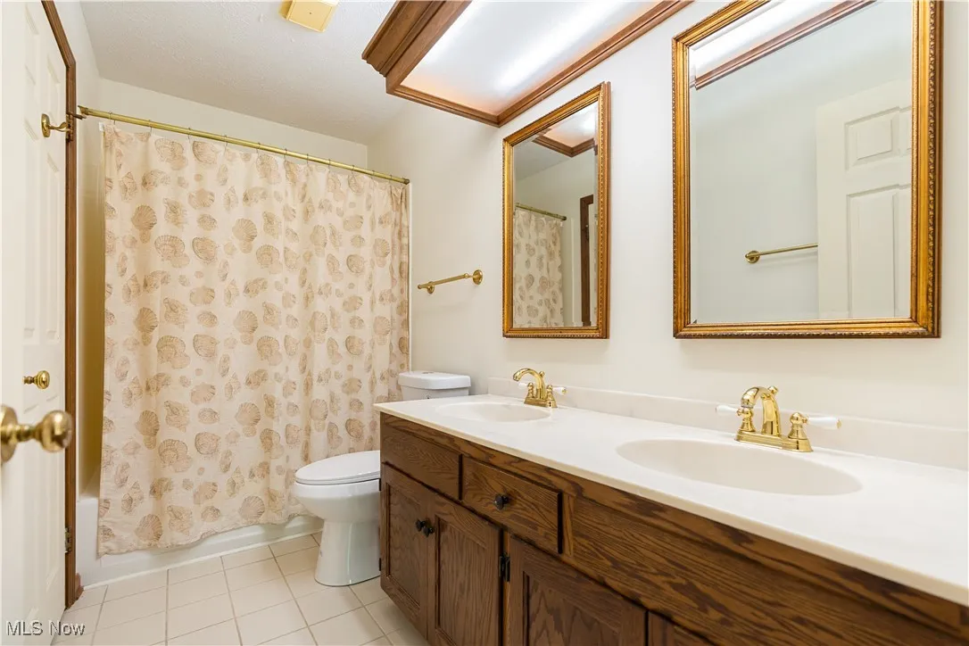 This is the 2nd bathroom with double vanities