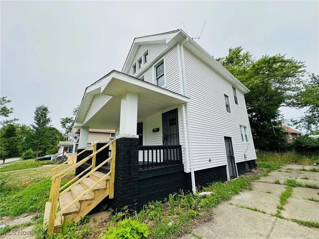 American foursquare style home featuring covered porch