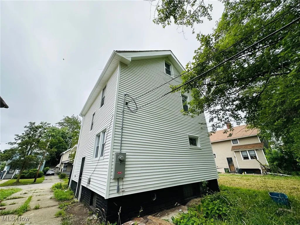 View of side of home