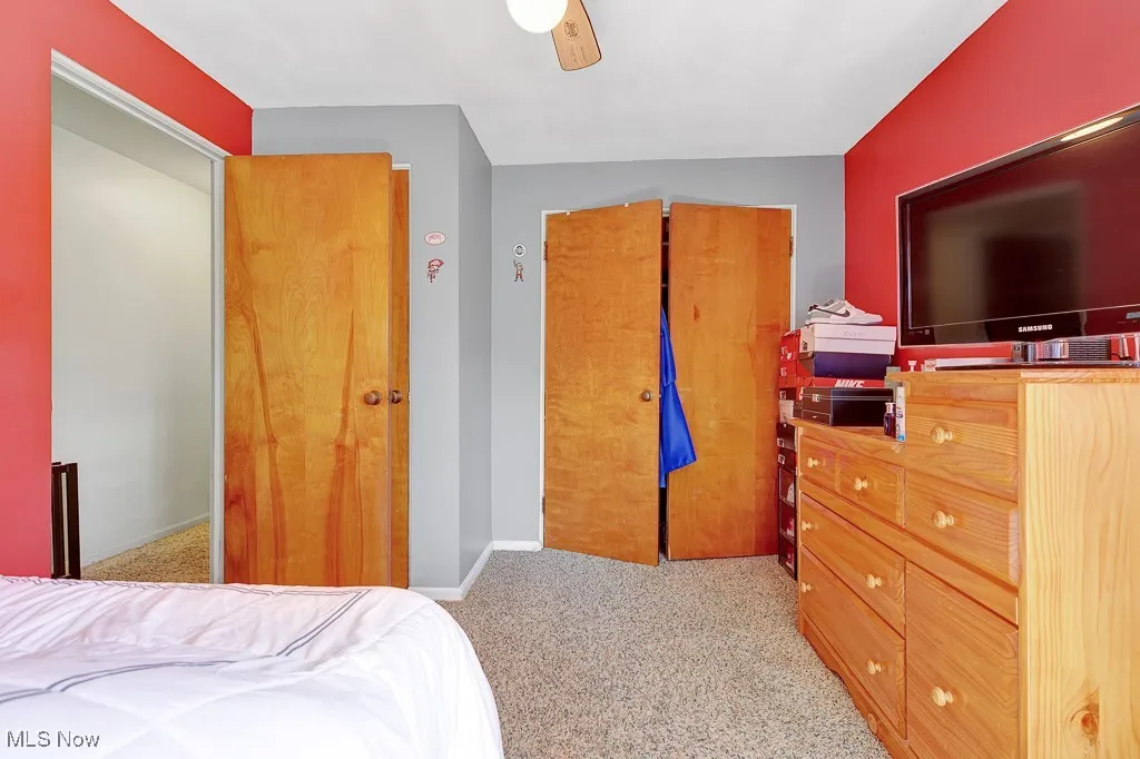 Bedroom featuring carpet flooring, a closet, and a ceiling fan