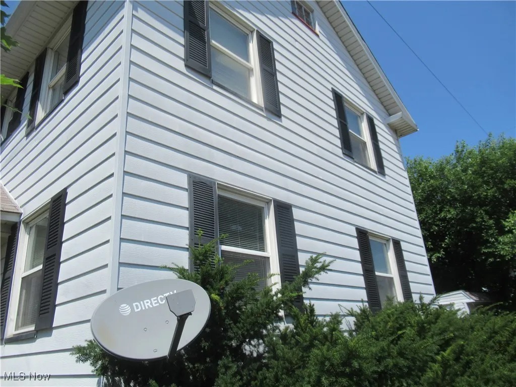 View of home's exterior