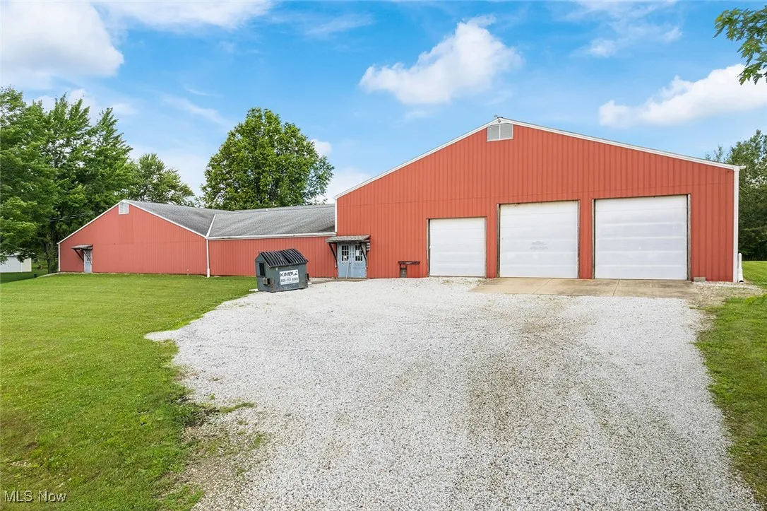 Detached garage with driveway