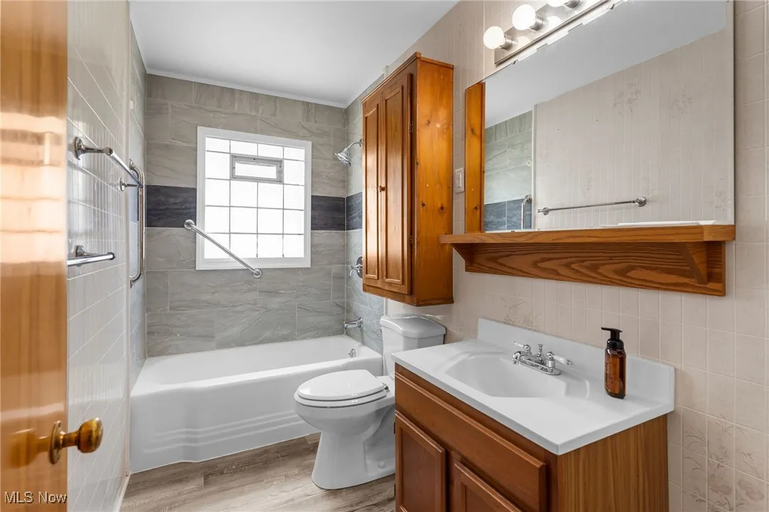 871 Oak Knoll Avenue, Warren, Ohio,MLS Now Listing ID