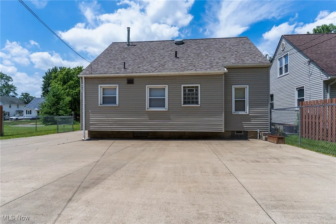 871 Oak Knoll Avenue, Warren, Ohio,MLS Now Listing ID