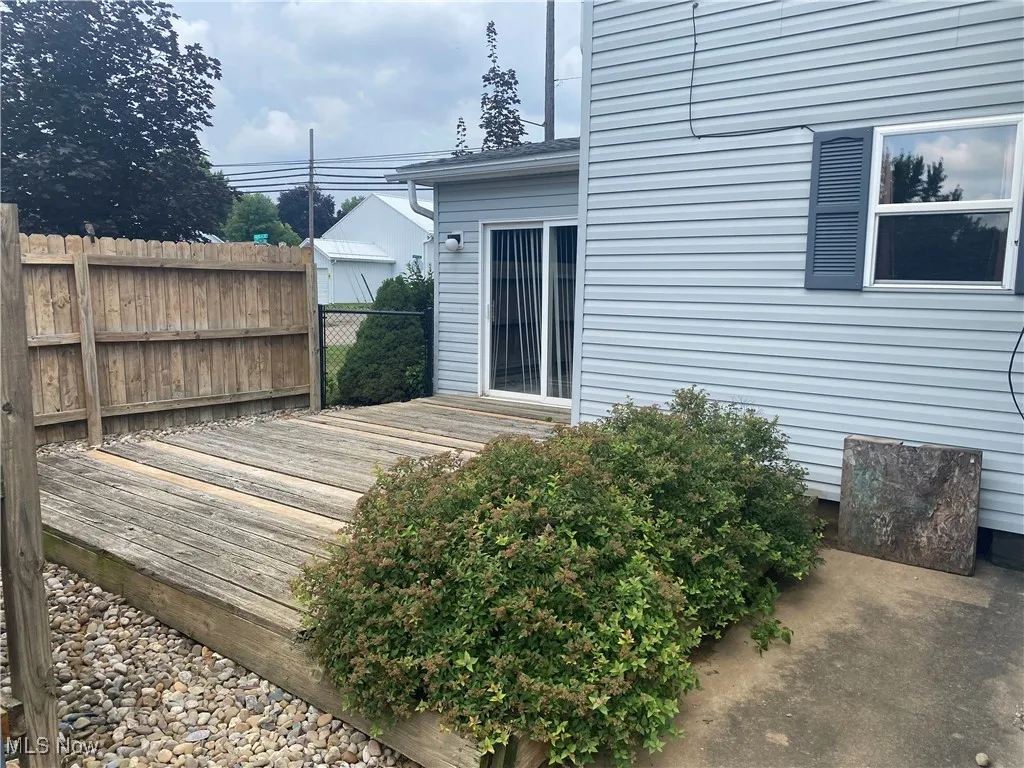Main floor Deck