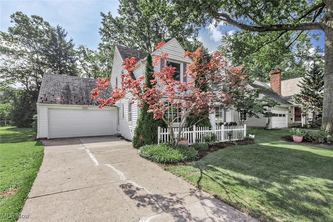 View of front of house featuring driveway and a garage