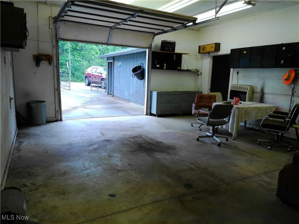 Garage featuring heating unit
