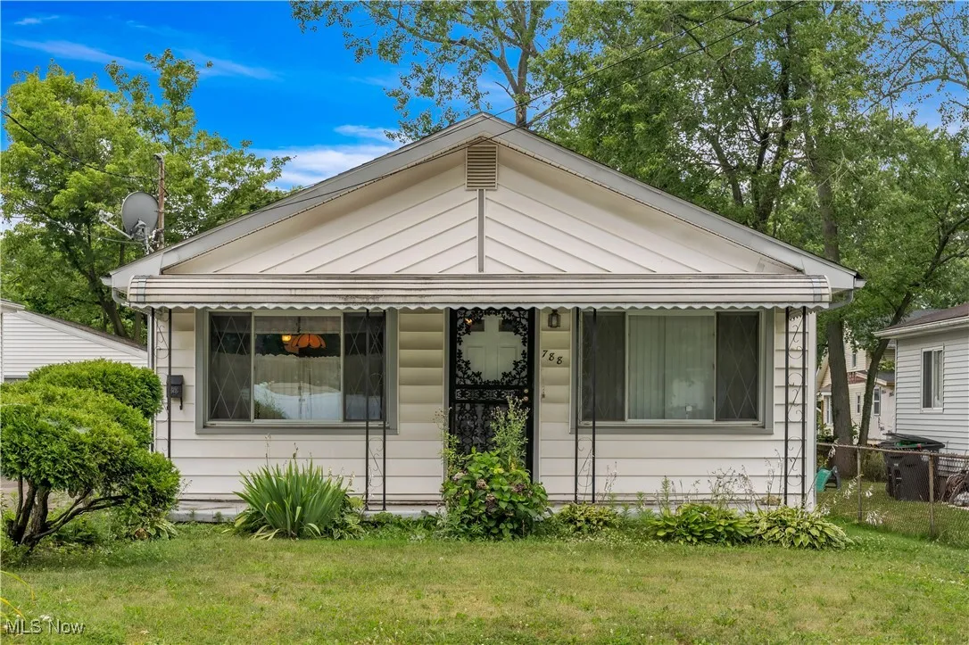 View of front of home featuring a front lawn