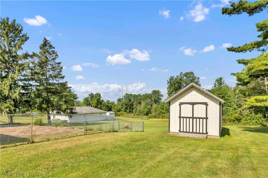 View of yard with a shed