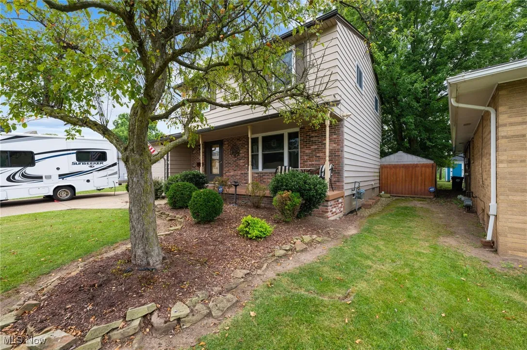 View of front of home featuring a front lawn and brick siding