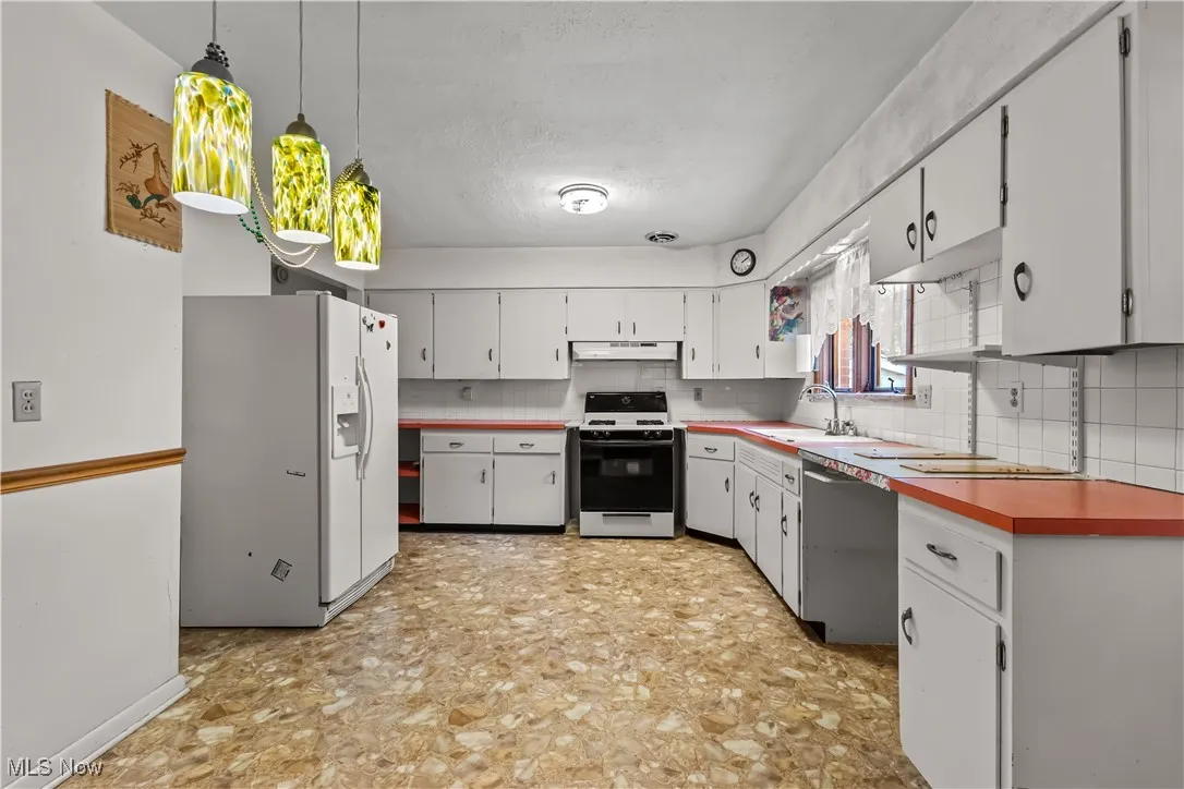 759 Valley View Drive, Brookfield, Ohio,MLS Now Listing ID