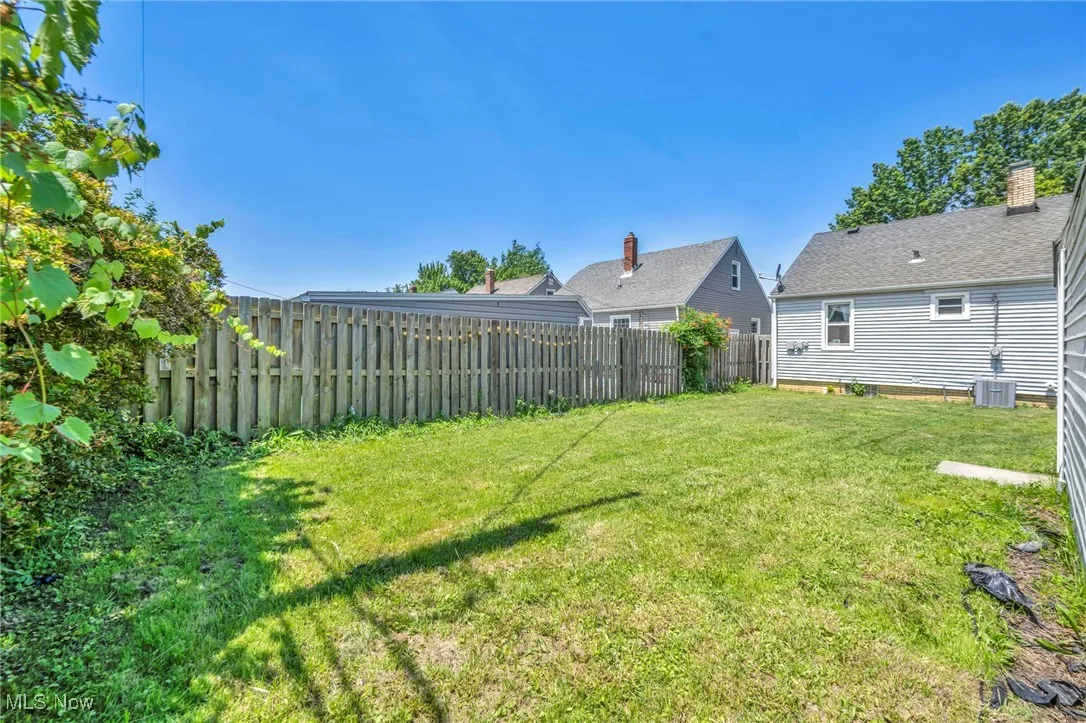View of fenced​​‌​​​​‌​​‌‌​‌‌​​​‌‌​‌​‌​‌​​​‌​​ backyard