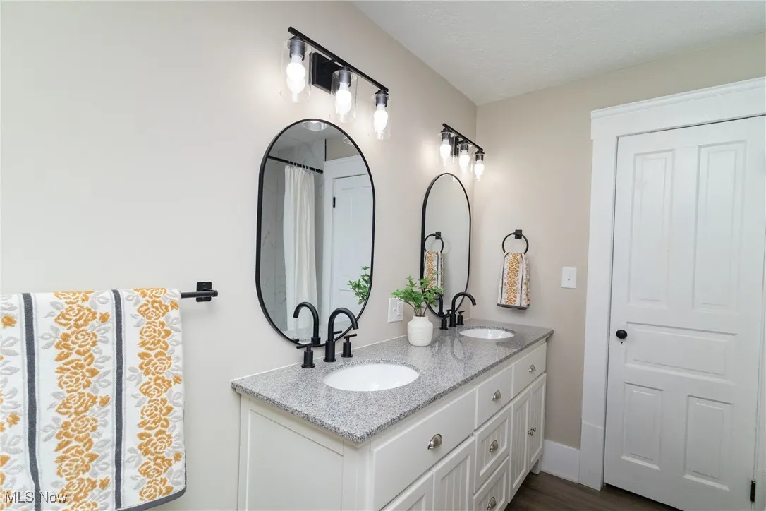 1st floor Full Bath