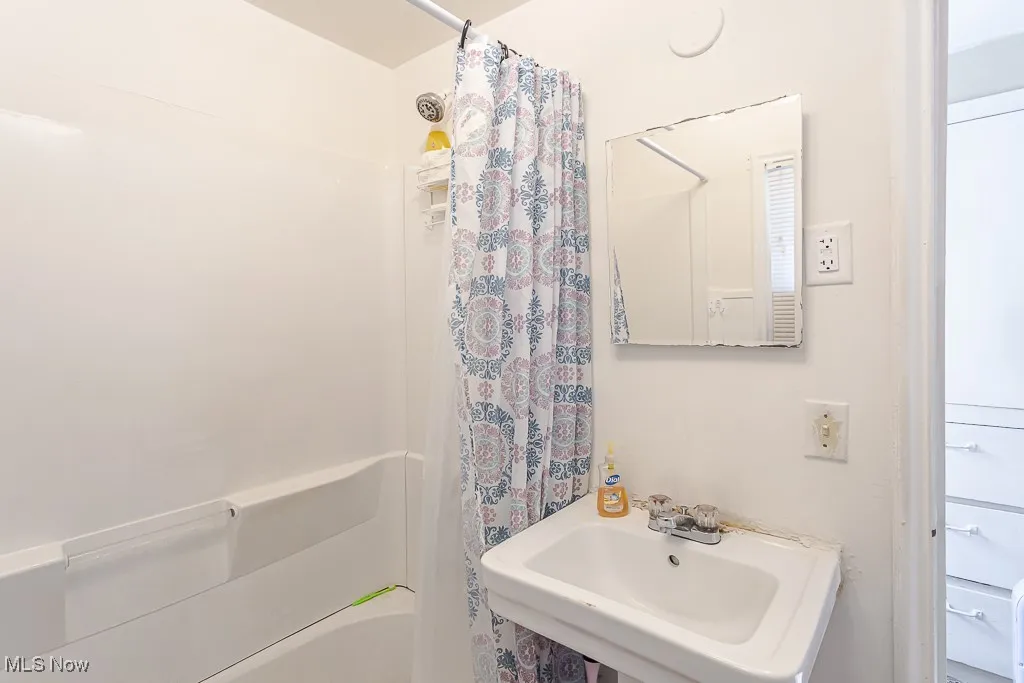 Full bath featuring a sink and shower / tub combo