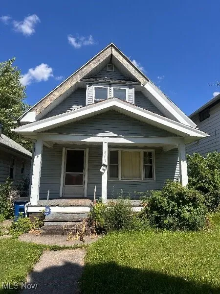 View of front of house featuring a porch