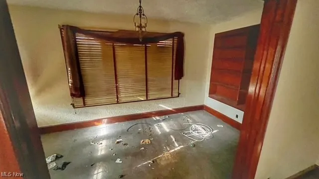 Detailed view of baseboards
