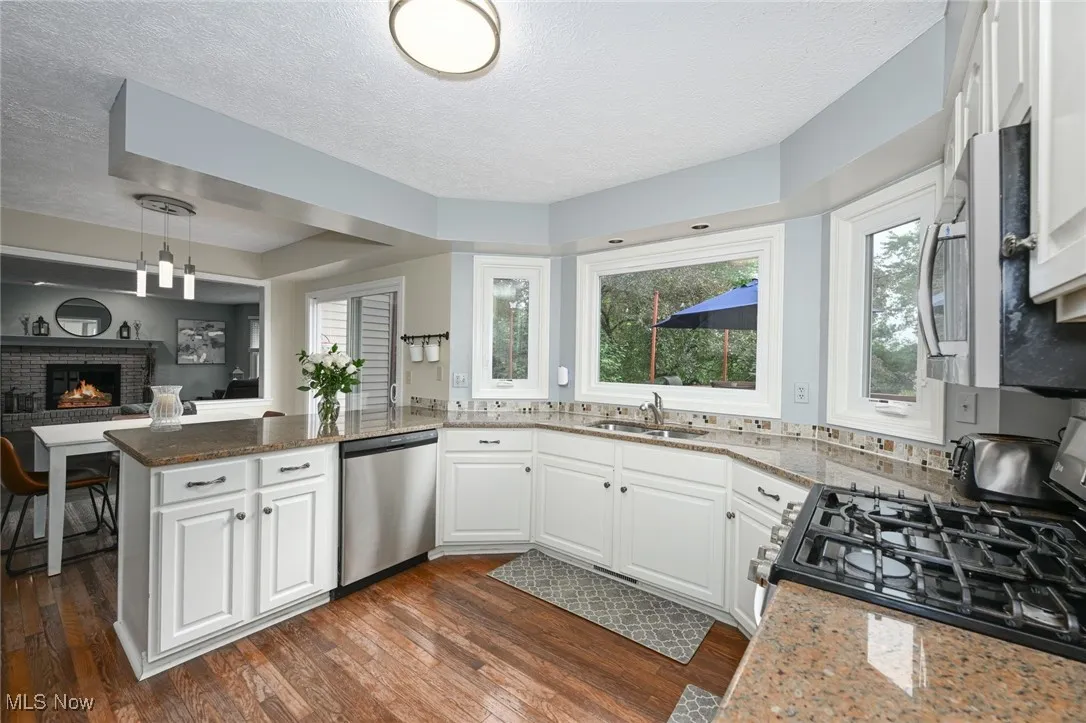 Kitchen (fireplace in family room digitally enhanced)