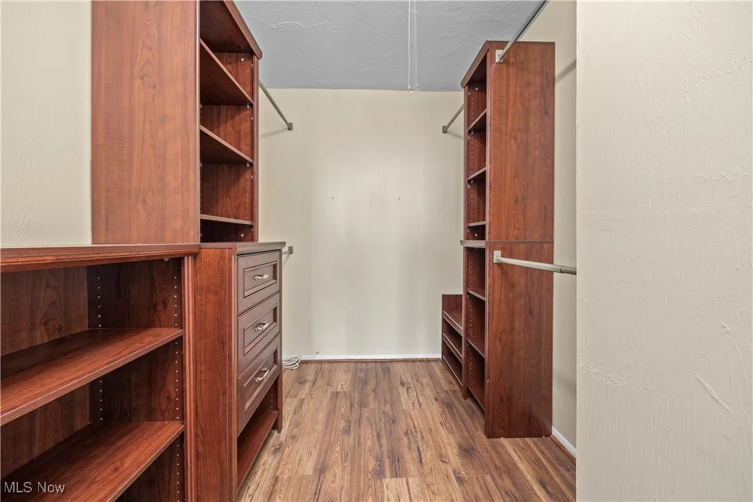 Bedroom Walk In Closet