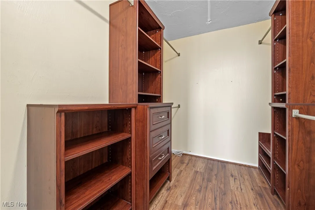 Bedroom Walk In Closet