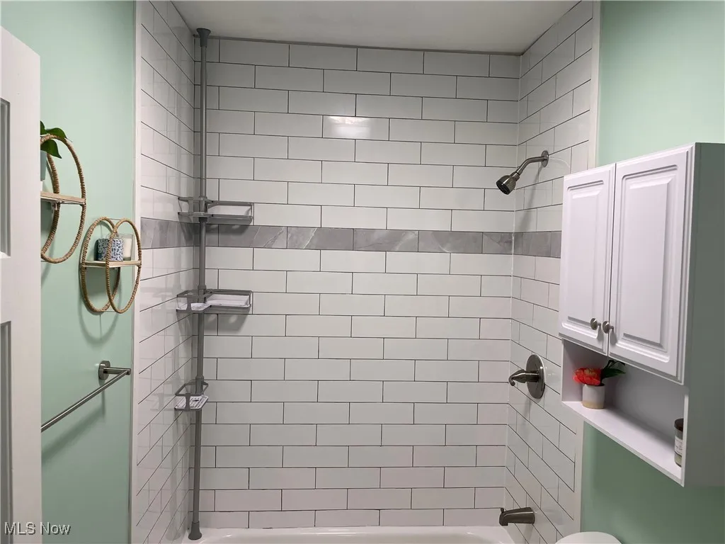 Main Floor Full Bath