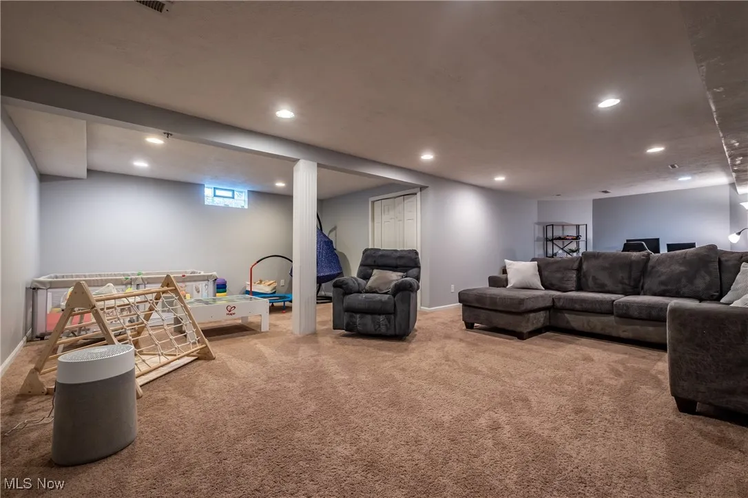 Living area featuring carpet flooring and recessed lighting