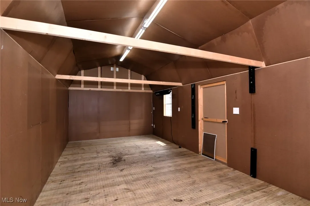 23 x 11 out building with electric
