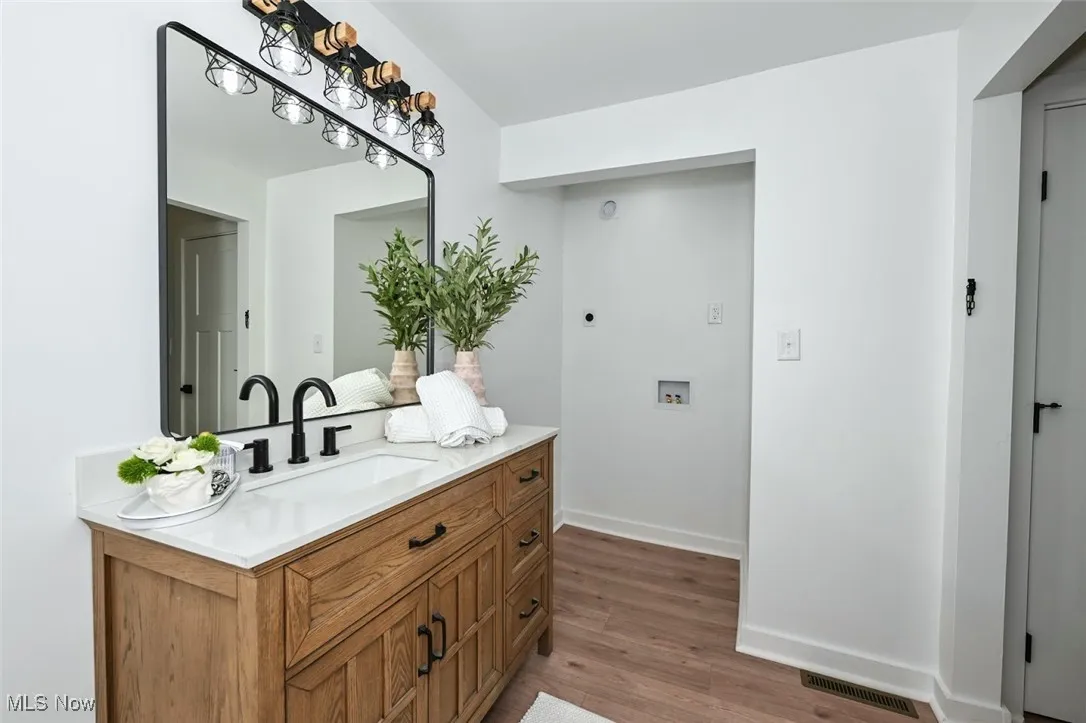 *ADDED FIRST FLOOR LAUNDRY ENSUITE IN MASTER BATHROOM ~