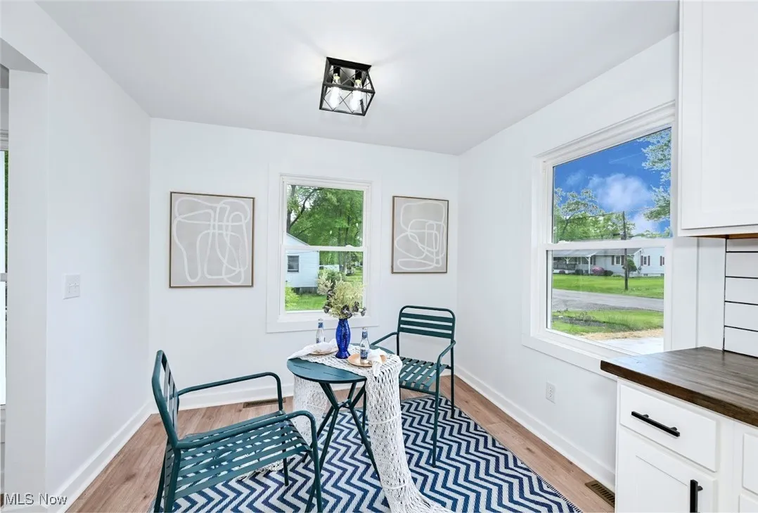 *DINING AREA/EAT IN KITCHEN ~