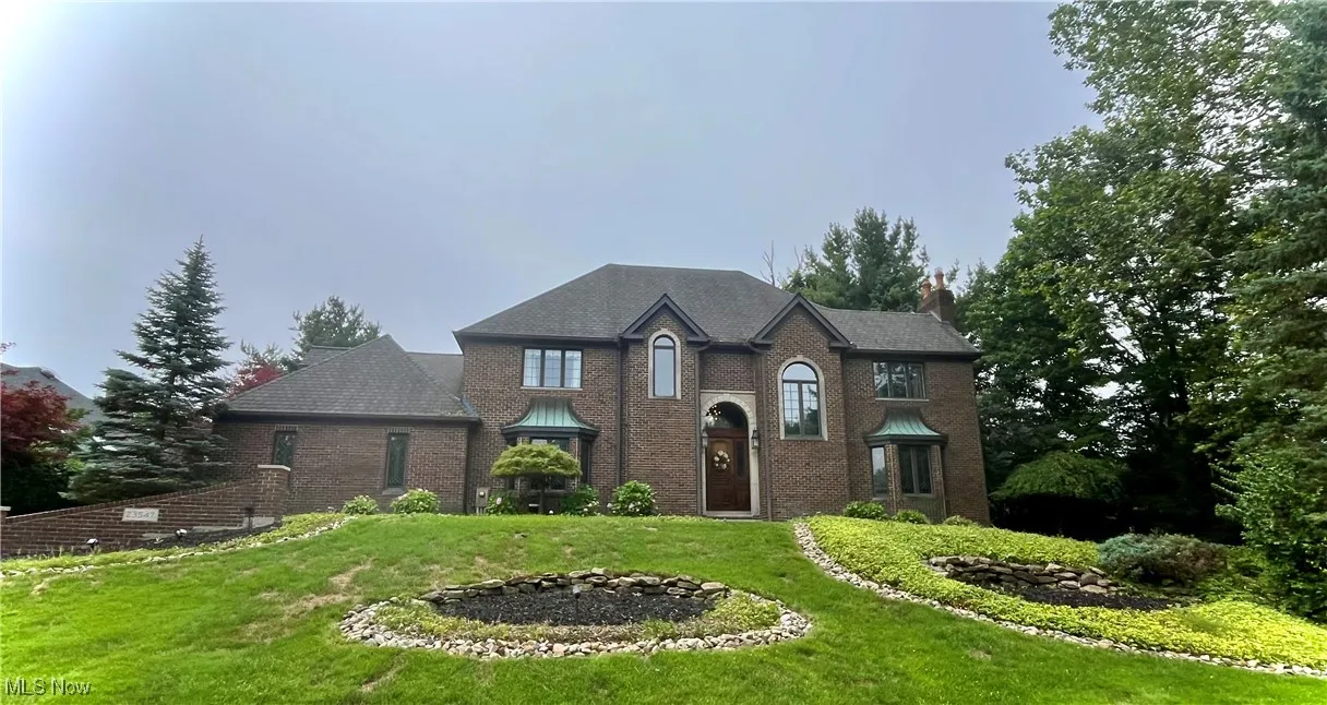 Valore custom built brick four bedroom 5 1/2 bath. Offering a indoor. saltwater pool.