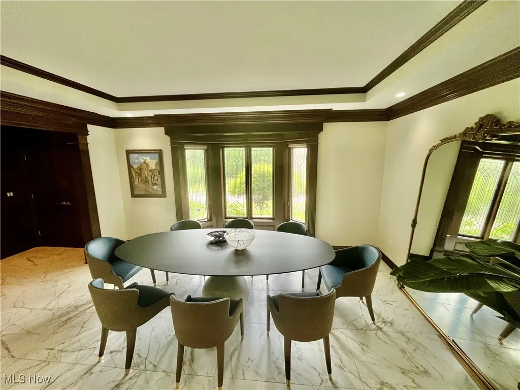 Bay window with flooded glass accent this beautiful dining area.