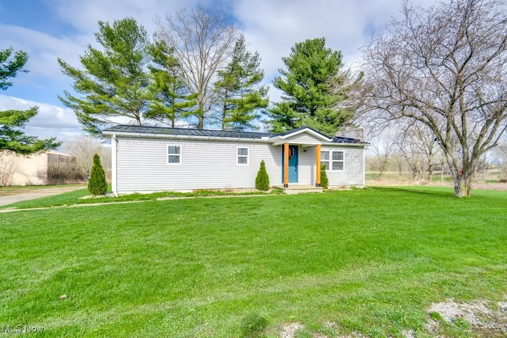 Ranch-style house with a front lawn