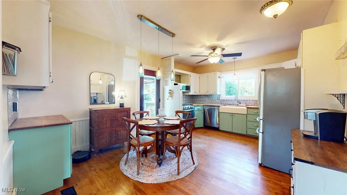 Large Eat In Kitchen