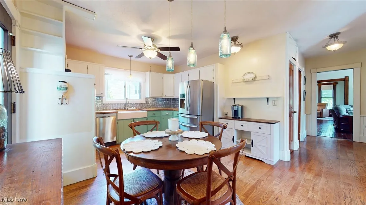 Eat in Kitchen with light wood-style flooring and ceiling fan
