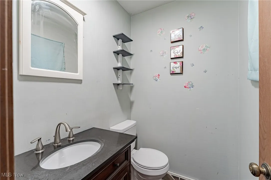 208 Parkway Drive, Eastlake, Ohio 44095,MLS Now Listing ID